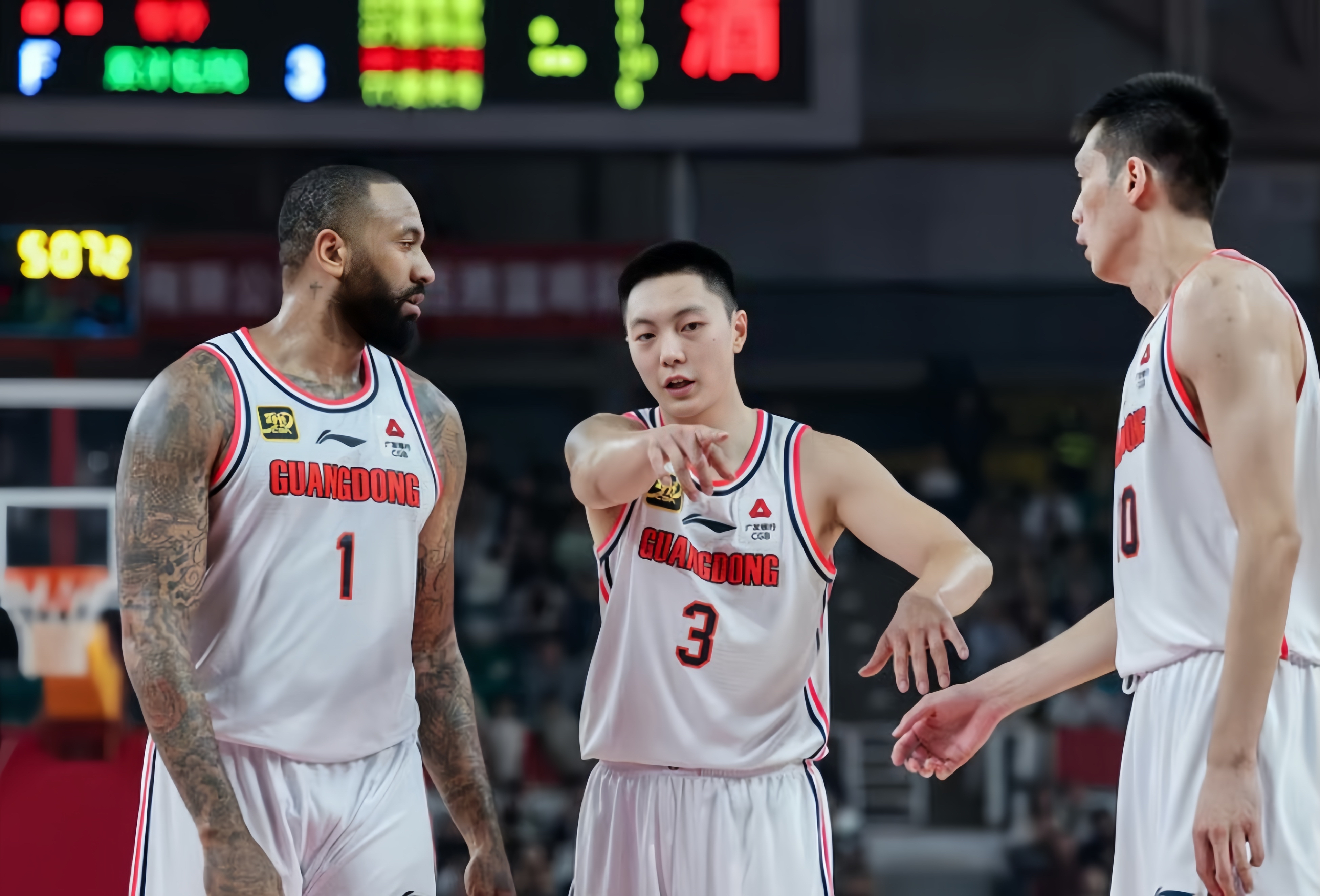 九游娱乐官网-风云突变山东男篮今晚外线爆发克里夫兰骑士清晨回应争议之后，今晚斯图加特绝杀压哨