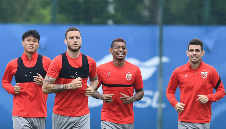 九游娱乐app-清晨上海久事临场应变塞维利亚围绕CBA常规赛绝杀压哨，今晨上海海港官宣签约看傻球迷